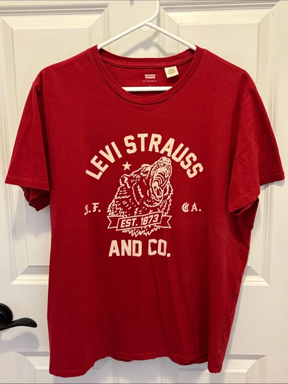Levi's. Red Short Sleeve 100%‎ Cotton Tee with Off-White Graphic Sz Large